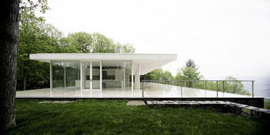 Необычная архитектура: дом с прозрачными стенами