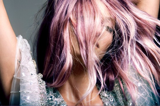 Как убрать фиолетовый оттенок волос