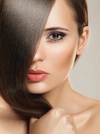 Как правильно подобрать цвет волос для бледной кожи и карих глаз