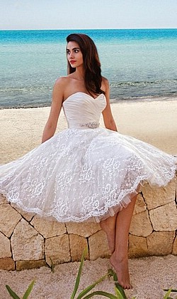 Как носить короткое свадебное платье