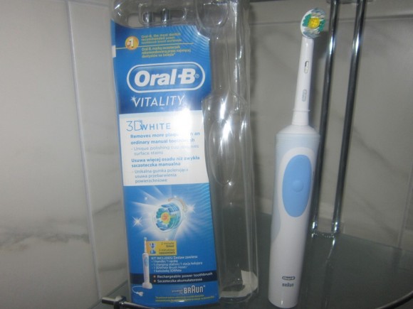 Электрическая зубная щетка Oral-B Vitality от Braun