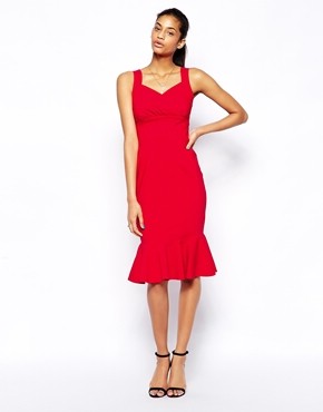 Как носить красное платье