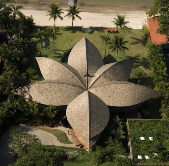 Роскошный листообразный дом от Mareines + Patalano = Arquitetura