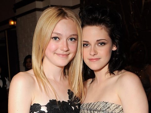 Dakota Fanning и Kristen Stewart Dakota Fanning и Kristen Stewart