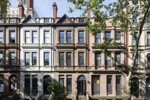 Brownstone House / Studio Arthur Casas