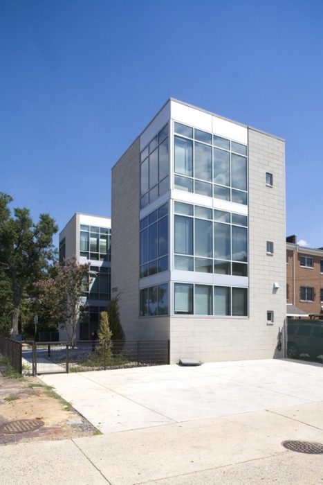 See Through Townhouses / Suzane Reatig Architecture