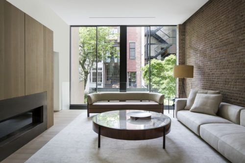 Brownstone House / Studio Arthur Casas