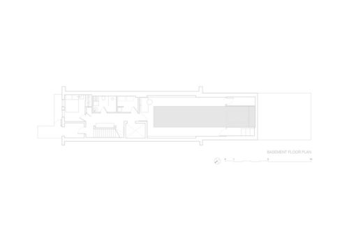 Brownstone House / Studio Arthur Casas