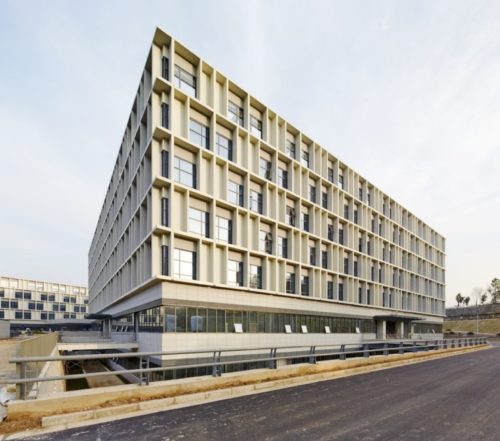 Nanjing Public Medical Center. Lemanarc SA. 2016