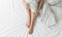 8 распространенных причин ночных судорог в ногах