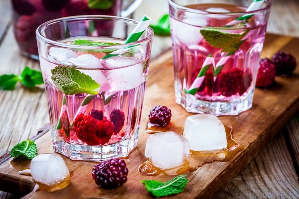 Ароматизированная вода с ягодами