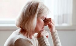 Что вызывает гормональную мигрень и как избавиться от нее?