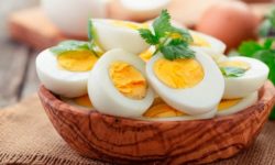 Как долго вареные яйца можно хранить в холодильнике